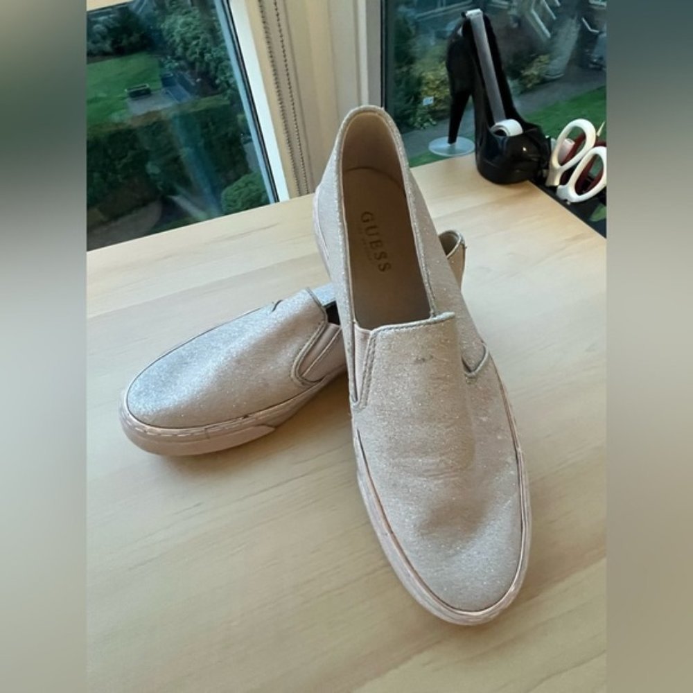 GUESS Women's Gladis Glitter Logo Plaque Slip-On Sneakers size 8.5